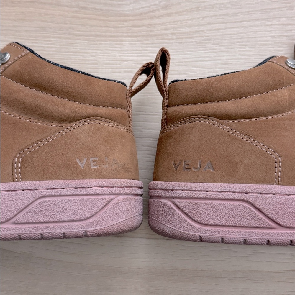 VEJA - Gender Inclusive Roraima High Top Sneaker - Picture 12 of 12